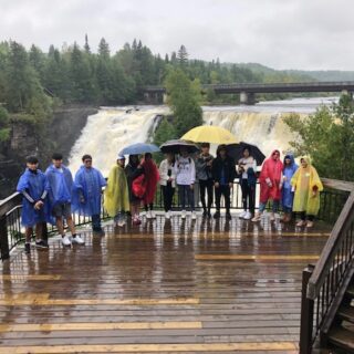 group-of-students-in-front-of-kakabeka-falls